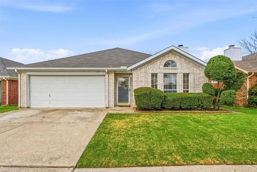 6118 Wall St, Arlington, TX, 76018-4063 | Card Image