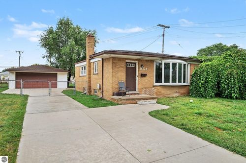 18229 Rainbow, Fraser, MI, 48026-4626 | Card Image