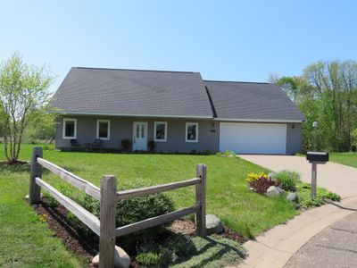 Curbside with corner fence | Image 1