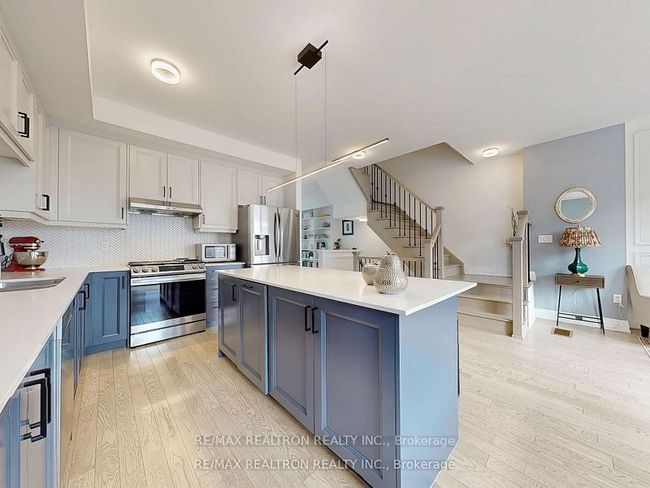 10 Shatner Trnabt, House attached with 3 bedrooms, 4 bathrooms and 1 parking in Vaughan ON | Image 9