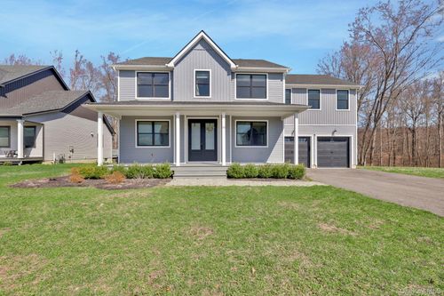 26 Wildwood Dr, Rock Tavern, NY, 12575-5016 | Card Image