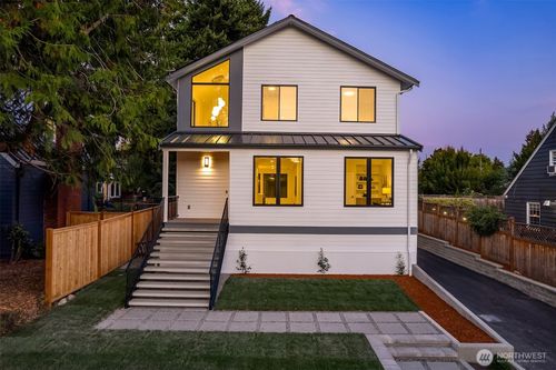 6214 40th Ave Ne, Seattle, WA, 98115-7504 | Card Image