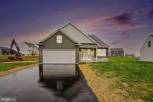 4 Family Drive, CARLISLE, PA, 17013 | Card Image