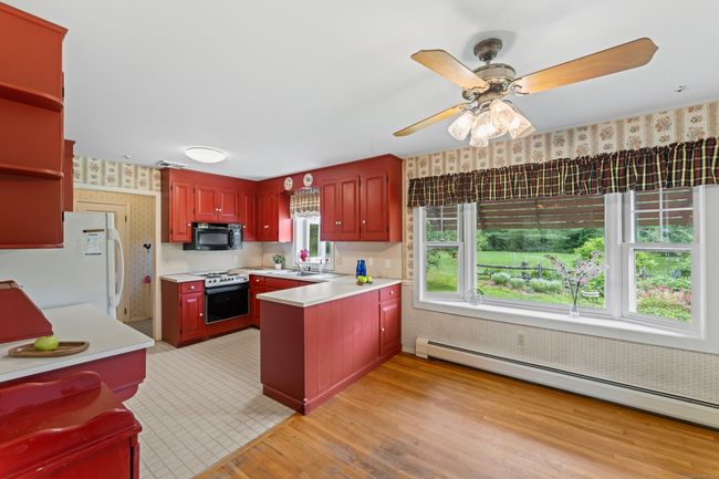 128 Walnut Tree Hill Rd, House other with 3 bedrooms, 2 bathrooms and 2 parking in Sandy Hook CT | Image 13