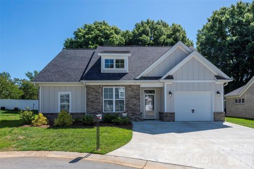 438 Fernwood Dr, Yadkinville, NC, 27055-8264 | Card Image
