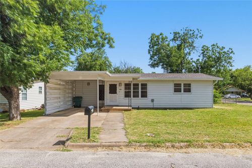615 E 10th St, Coleman, TX, 76834-6624 | Card Image