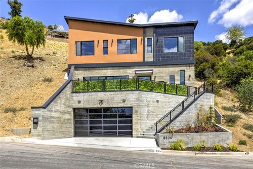 8504 Outland View Dr, Sun Valley, CA, 91352-3621 | Card Image