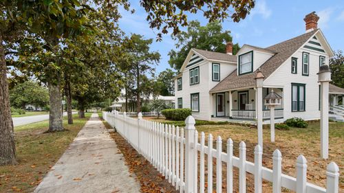 119 Live Oak Ave E, DeFuniak Springs, FL, 32435-2441 | Card Image