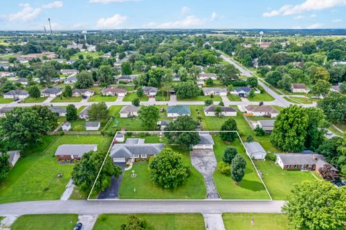 104 E Meadowbrook Ave, Clever, MO, 65631-9120 | Card Image