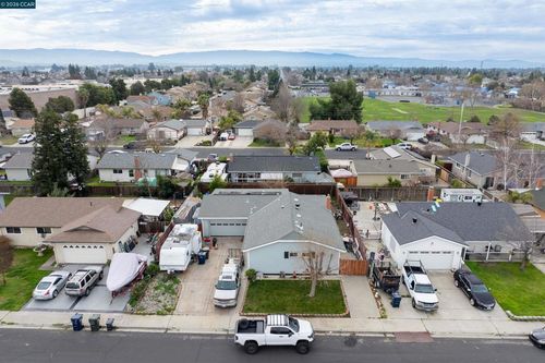 5833 Singing Hills Ave, Livermore, CA, 94551-1189 | Card Image