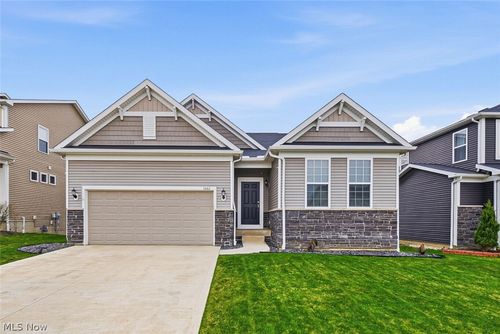 1662 Cobham Ln, Wadsworth, OH, 44281-5203 | Card Image