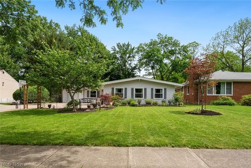 8975 Lindbergh Blvd, Olmsted Falls, OH, 44138-2401 | Card Image