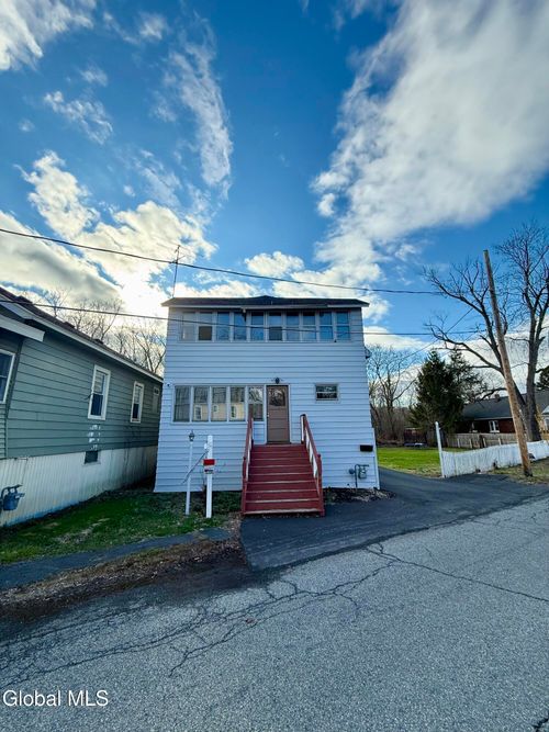 32 Lawrence St, Watervliet, NY, 12189-1801 | Card Image