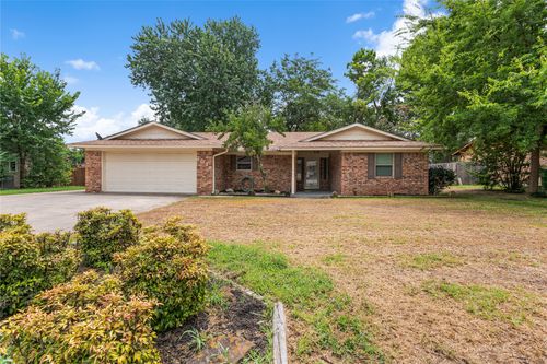 2018 Ashland Dr, Gainesville, TX, 76240-4520 | Card Image