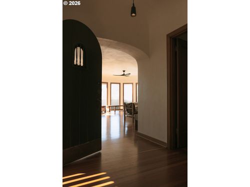 6015 Se Salmon St, Portland, OR, 97215-2818 | Card Image