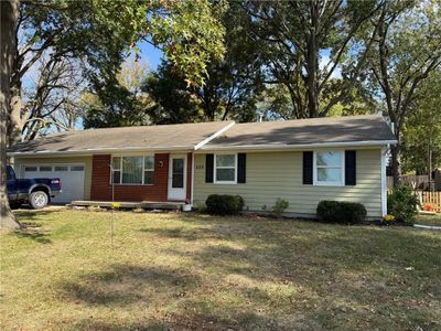 609 Sw Maple Lane, House other with 3 bedrooms, 2 bathrooms and null parking in Oak Grove MO | Image 2