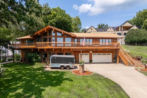 3113 W Canal Shore Dr, Le Claire, IA, 52753-9306 | Card Image
