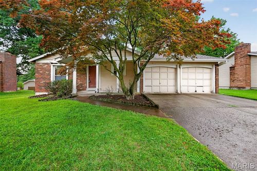 2485 Pheasant Run Drive, Maryland Heights, MO, 63043 | Card Image