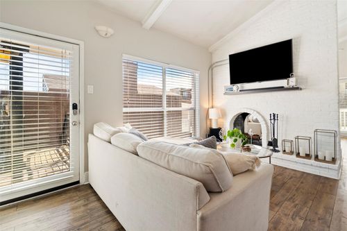 225-5916 Sandhurst Ln, Dallas, TX, 75206-4749 | Card Image