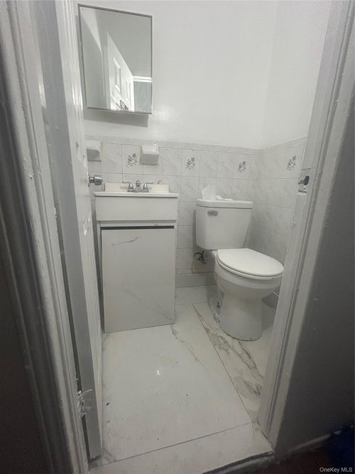 2-802 Rogers Ave, Brooklyn, NY, 11226-3884 | Card Image