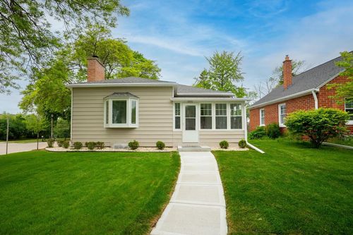 5001 N Bay Ridge Avenue, Whitefish Bay, WI, 53217 | Card Image