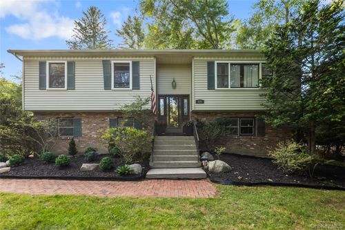 635 S Pascack Rd, Spring Valley, NY, 10977-7115 | Card Image