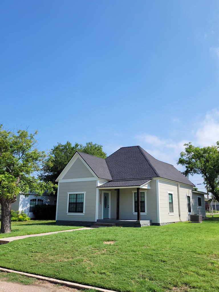 7th St, Ballinger, TX 76821