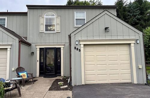 585 Brandywine Dr, Cranberry Twp, PA, 16066-5717 | Card Image