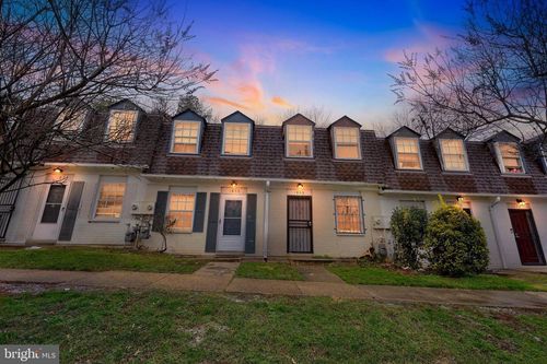 r-277-1868 Dutch Village Dr, LANDOVER, MD, 20785-4172 | Card Image