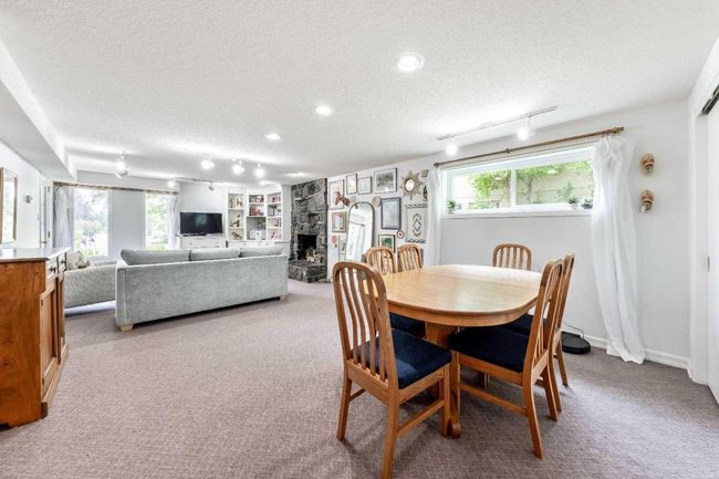 2328 Uxbridge Drive Nw, House other with 3 bedrooms, 3 bathrooms and 5 parking in Calgary AB | Image 31