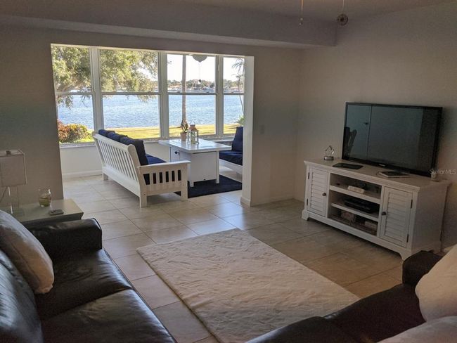Living area/Sunroom | Image 6