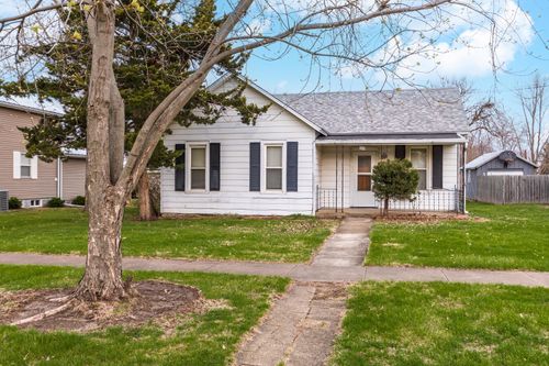 214 W Owsley St, Chenoa, IL, 61726-1145 | Card Image