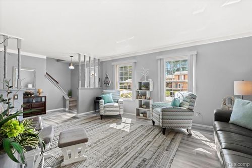 161 Surrey Hts, Westland, MI, 48186-3731 | Card Image