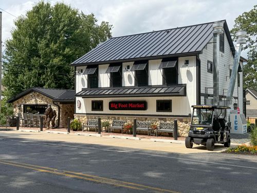 uppr-linn-4724 S Lakeshore Dr, Fontana, WI, 53125-1936 | Card Image