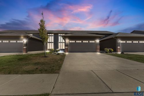 5704 S Woodlily Ave, Sioux Falls, SD, 57108-6814 | Card Image