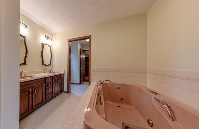 2426 W Juniper Ridge Ct, House other with 4 bedrooms, 4 bathrooms and null parking in Janesville WI | Image 14
