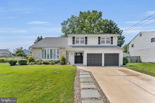 19 Kingsbridge Dr, Burlington, NJ, 08016-2275 | Card Image