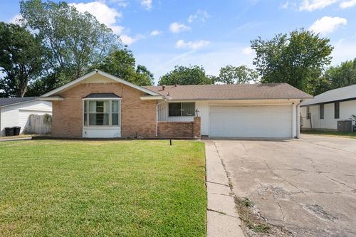 1924 Canterbury St, Irving, TX, 75062-3514 | Card Image