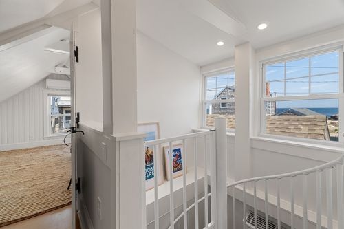 4 Middle Rd, Rockport, MA, 01966-1609 | Card Image