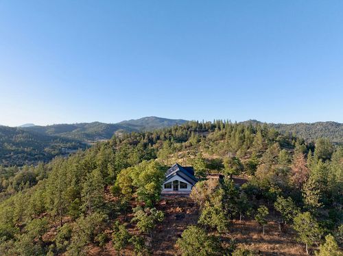 110 Mcdonalds Way, White City, OR, 97503-8589 | Card Image