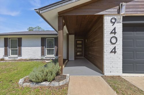 9404 Meadow Vale, Austin, TX, 78758-6141 | Card Image