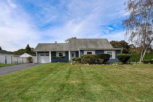36 Torrey Pine Ln, Medford, NY, 11763-4213 | Card Image