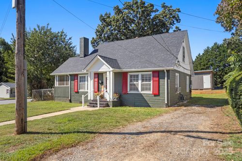 320 S Oakwood Dr, Statesville, NC, 28677-5947 | Card Image