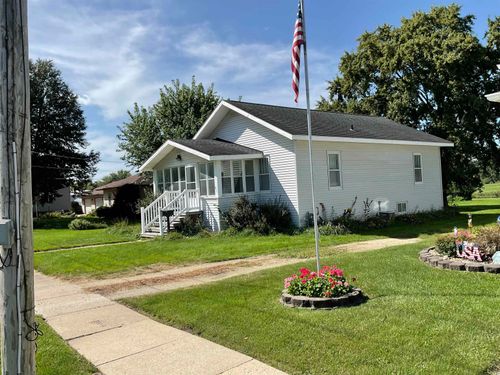 811 N Railroad St, Sumner, IA, 50674-1132 | Card Image