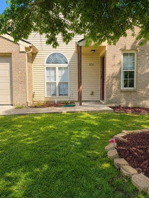 326 Douglas Ct, Richmond, KY, 40475-1825 | Card Image