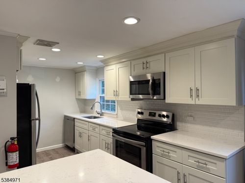 200 N Lehigh Ave, Cranford, NJ, 07016-3043 | Card Image