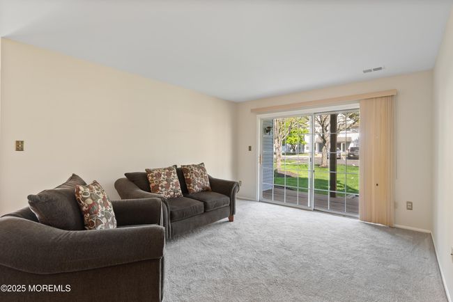 12-1 - 437 Hampton Ct, Condo with 2 bedrooms, 2 bathrooms and 1 parking in Manalapan NJ | Image 5