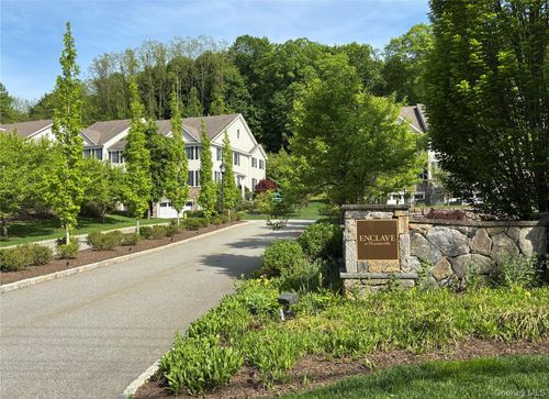 57 Dennis Ln, Pleasantville, NY, 10570-1032 | Card Image