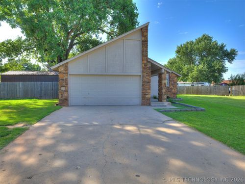 13406 S 89th East Ave, Bixby, OK, 74008-3413 | Card Image