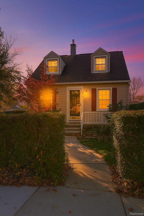 3238 Harding St, Dearborn, MI, 48124-3728 | Card Image